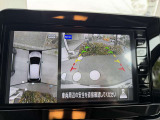 車庫入れが不安な方必見です!白線や車間を空から見下ろしたような画像で一目で分かって車庫入れも安心。周囲に動くものがあれば表示とブザーでお知らせしてくれるのでさらに安心です。