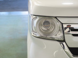 LEDヘッドライトは、点灯の瞬間から光量を発揮し、突然暗くなるトンネルなどでの安定感を高めます。