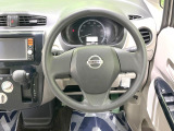 インテリアに合わせたデザインのステアリングは、運転される方のことも考え、運転しやすい形状、大きさです。是非一度、実際に触ってお確かめください。