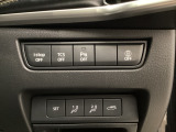 各種機能の切替スイッチは運転席パネル下に集約されています。任意で切り替え可能なため状況に合わせてお使いください。