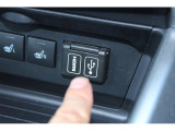 ナビ接続用の「USB/HDMI接続ユニット」も装備、AppleCarPlay・androidAutoにも対応しています