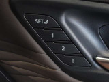 運転席のパワーシートは3名様分までメモリー機能付きです。
