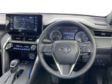 運転席まわりです。 各操作スイッチは使いやすい位置に配置されてます。