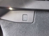 このお車の取扱説明書とナビの説明書、整備記録簿(メンテナンスノート)が積込まれています。整備記録簿は、このお車の過去の整備記録が記されていますので、今までの点検・車検等の内容がよくわかります!
