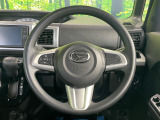インテリアに合わせたデザインのステアリングは、運転される方のことも考え、運転しやすい形状、大きさです。是非一度、実際に触ってお確かめください。
