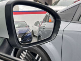 BSW(後側方車両検知警報)ブザーとともに、ブレーキを制御することで車両をもとの車線内に戻すような力を短時間発生させ、車両との接触を回避するようドライバーのステアリング操作をアシストします。