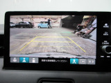バックカメラの画像です。ガイドラインがスムースな車庫入れをサポートいたします。車庫入れの安心感がアップしますね。