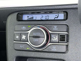 オートエアコンで快適な室内です。