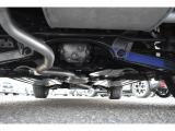 車両後方からの下回りです。マフラー防錆塗装や下回り防錆施工等も可能でございます。