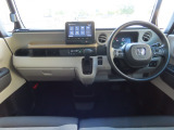 視認性に優れたインパネ周り、視界のよさも安全性の向上に一役かってます。