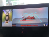 バックガイドモニターを装備しています、車庫入れもラクラクです。パノラミックビューモニターを搭載しています、上からの画像も表示されます。