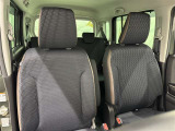 高いホールド性で運転姿勢が安定します。長距離ドライブでも疲れにくいのが魅力です。