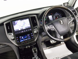 使いやすさや安全性を追求したステアリング周り!高級車ゆえにスイッチ類が多いのも特徴ですね!考え尽くされた配置ですぐに使いこなす事が出来ますのでご安心下さい!是非、体感してみて下さい!!