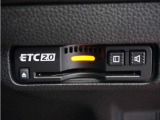 ◆ETC2.0◆進化したドライブ体験。料金収受システムだけだったETCが生まれ変わって、高速道路を賢く使うETC2.0に進化しました。多彩な情報サービスが便利で快適なドライブ体験を提供します。