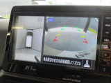 周囲の状況が分かるアラウンドビューモニター搭載。苦手な縦列駐車もこれがあれば安心ですね。