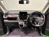 Aピラーの傾斜やヒップポイントの位置を最適化。ひらけた前方視界とノンストレスな運転姿勢で快適なドライブが楽しめます。