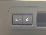 【パワーバックドア】スマートキーや運転席のボタンを押すだけでリアゲートが自動で開閉します!荷物を持っている時や、高い位置にあるバックドアを閉める際に便利な機能です♪