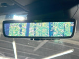 【デジタルインナーミラー】後席の大きな荷物や同乗者で後方が確認しづらい時でも安心!カメラが撮影した車両後方の映像をルームミラー内に表示。クリアな視界で状況の確認が可能です!