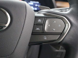 レーダークルーズコントロール(全車速追従機能付)が装備されています。高速道路で定速走行だけでなく、0km/hから約100km/hの広い範囲で先行車との車間距離を適切に保ちながら追従走行ができます。