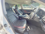 運転席シート廻りは使用感も少なく、良好な状態となっています。前オーナー様が丁寧に使っていたことがよくわかりますね。
