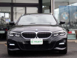 BMW在庫保有台数常時100台以上!ご来店の際はBMW本店(厚木市下荻野140-1)にご来店ください!弊社自慢の全天候型ショールーム!BMW在庫保有台数常時100台以上ございます!