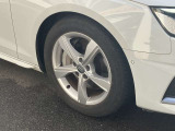 17インチ純正アルミホイール装備 全車両に標準装備の純正アルミホイールは、純正ならではのバランスの良いデザインと、走行安定性をお楽しみ頂けます。