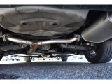 車両後方からの下回りです。マフラー防錆塗装や下回り防錆施工等も可能でございます