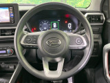 インテリアに合わせたデザインのステアリングは、運転される方のことも考え、運転しやすい形状、大きさです。是非一度、実際に触ってお確かめください。