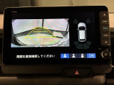 リバースギアに入れるだけで後方の表示へ切り替わります。夜間や雨の日の駐車も楽になりますよ。