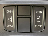 【両側パワースライドドア】スマートキーや運転席のスイッチで後席両側スライドドアの開閉が可能♪電動だから力を入れてドアを開ける必要が無く、小さなお子様でも簡単に開け閉めでき快適です♪