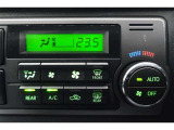 ★エアコンはオートタイプが装着済みです!オートモードにしておけば、車内温度を設定するだけで風の料や吹き出し口の切り替えを機械が行ってくれます!一年中快適な環境を作れますよ♪