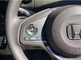 【ステリモ】ステアリングリモコンスイッチにてオーディオ操作可能となっており、運転にも集中できます。少しでも視線移動を減らし事故に遭う確率を下げます。