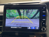 【バックカメラ】駐車時に後方がリアルタイム映像で確認できます。大型商業施設や立体駐車場での駐車時や、夜間のバック時に大活躍!運転スキルに関わらず、今や必須となった装備のひとつです!