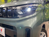 【LEDヘッドライト】悪天候や夜間走行時も良好な視界を確保し安心して運転できる高輝度LEDヘッドライトを装備!点灯速度が早く、消費電力も抑えられています。