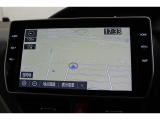 純正10インチナビを装備。専用の設計ですっきりとしたデザイン。大きな画面で見やすく操作もしやすいです☆ハンズフリー通話や音楽再生が出来るBluetoothも対応♪