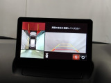 狭い場所での駐車やすれ違いなどでより的確な運転操作に役立つ360&deg;ビューモニターが装備されています。