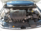 24Vマイルドハイブリッドで爽快な走りを実現する「e-SKYACTIV-G 2.0」。高効率エンジンと電動化技術の組み合わせにより、燃費性能とアイドリングストップ機能をさらに向上させました。
