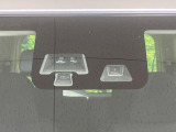 【エマージェンシーブレーキ】走行中に前方の車両等を認識し、衝突しそうな時は警報とブレーキで衝突回避と被害軽減をアシスト。より安全にドライブをお楽しみいただけます。