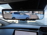 (デジタルインナーミラー)後方視野が広く、後席に同乗者がいても後方を確認しやすく安心です!