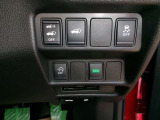 パワーバックドアスイッチです。運転席からも開閉出来ます。