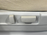 【パワーシート】スイッチ一つで簡単にシートの微調整が可能!電動だから力もいりません!快適なシートポジションにセットして、快適なドライブをお楽しみください。