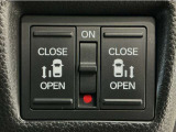 【両側パワースライドドア】両側がパワースライドドアになっており、運転席のスイッチやスマートキーでも開閉が可能です!開口部も広いので乗り降りも楽々♪