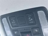 狭い駐車場での乗り降りもラクにできる両側パワースライドドア★