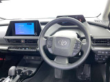 運転席まわりです。 各操作スイッチは使いやすい位置に配置されてます。