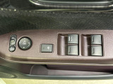 【電動格納ミラー】サイドミラーは電動格納式となっており、狭い駐車場でもキズがつくリスクを抑えられます。