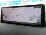 マツダコネクトの10.25インチワイドセンターディスプレイです。『Android Auto』『Apple CarPlay』や独自のコネクテッドサービスに対応したインターフェイスシステムです。