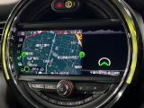 ●純正ナビ:一体感のあるナビは、高級感ある車内を演出してくれます。オーディオ機能も充実しておりますので、運転もより楽しめます♪