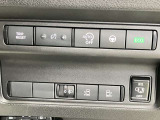 【運転席スイッチ】運転席スイッチでスライドドアの開閉ができます。