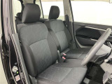 高いホールド性で運転姿勢が安定します。長距離ドライブでも疲れにくいのが魅力です。快適なドライビングライフをお送りください♪