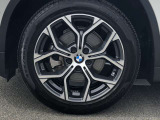 BMW純正18インチホイール。洗練されたデザインで、足元の個性を引き立てます。